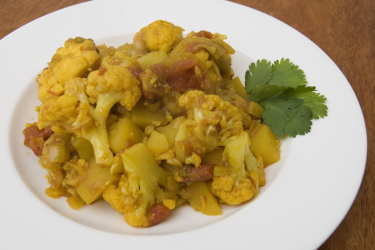 Aloo gobi terminado, listo para servir