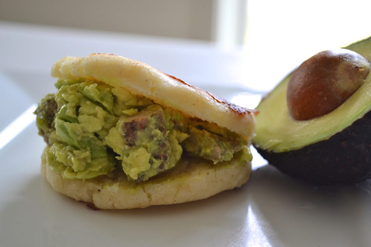 Arepa reina pepiada terminado, listo para servir