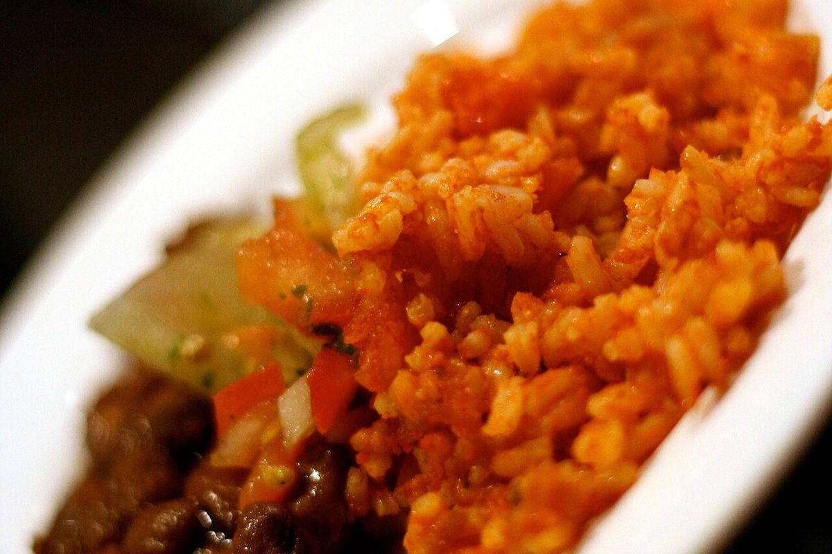 Arroz mexicano terminado, listo para servir