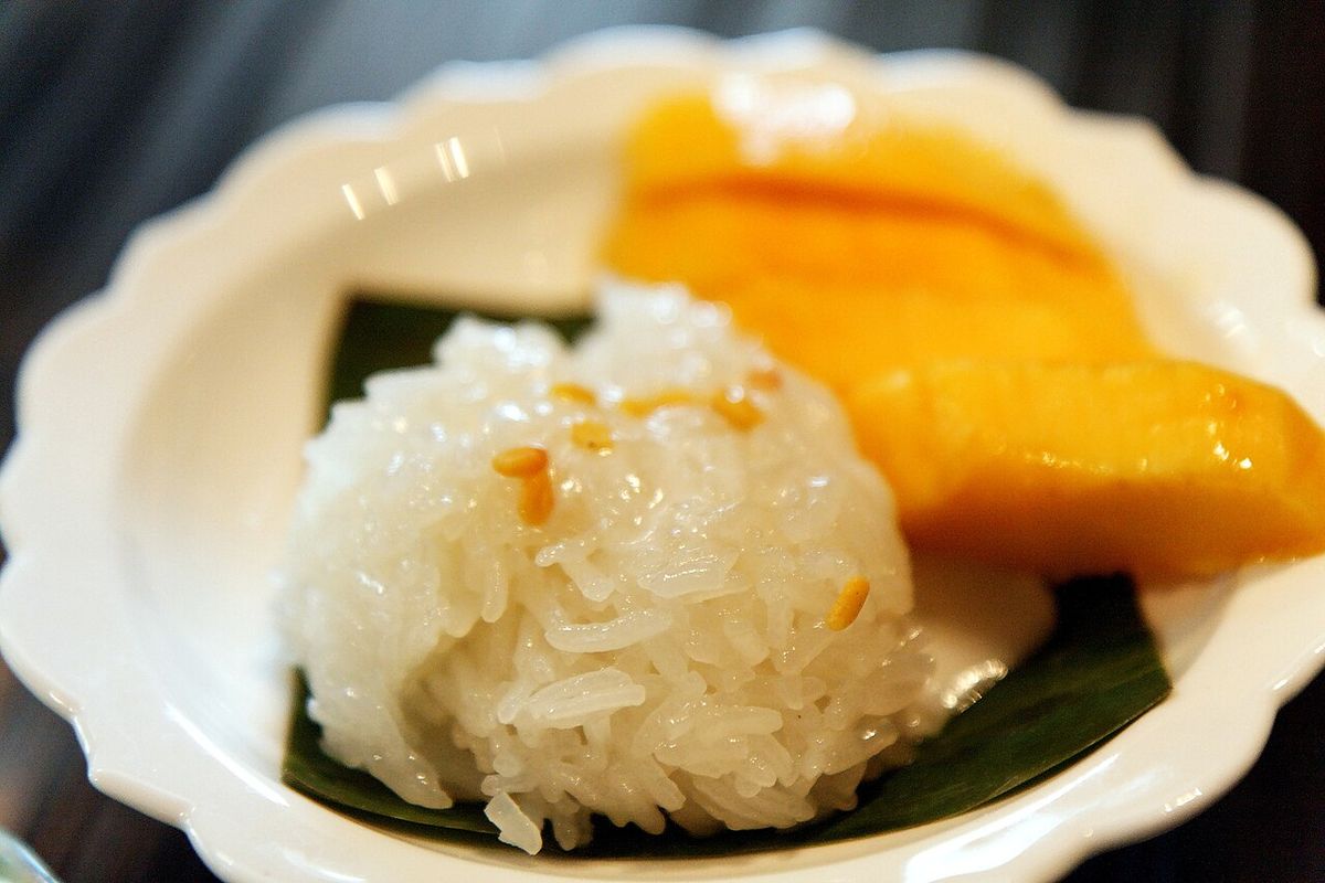 Arroz pegajoso con mango terminado, listo para servir