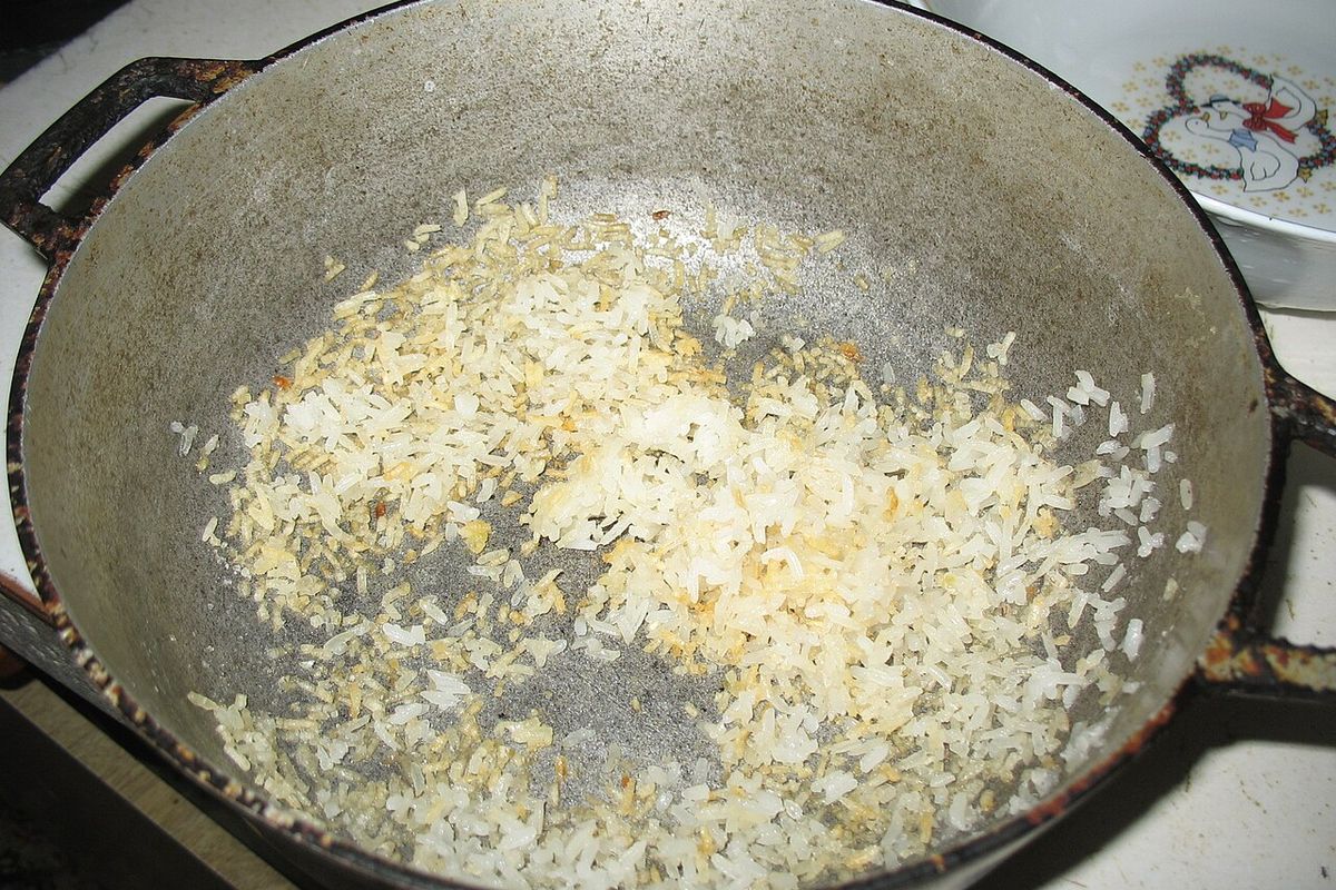 Arroz persa con costra terminado, listo para servir
