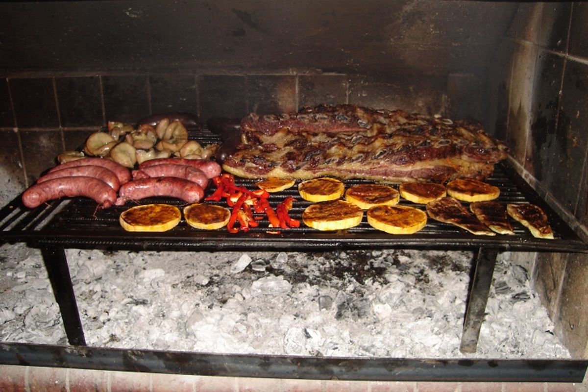 Asado argentino terminado, listo para servir