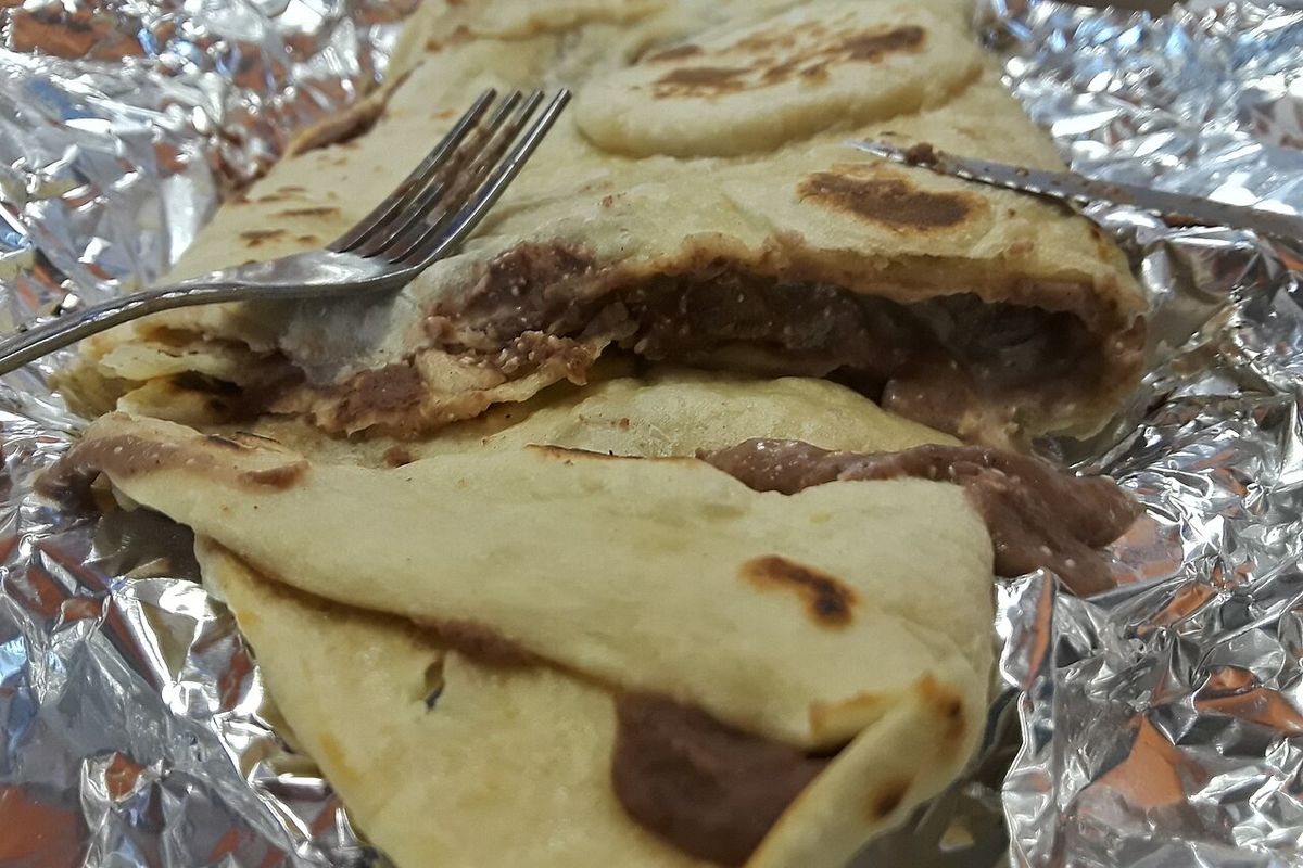 Baleadas hondureñas terminado, listo para servir