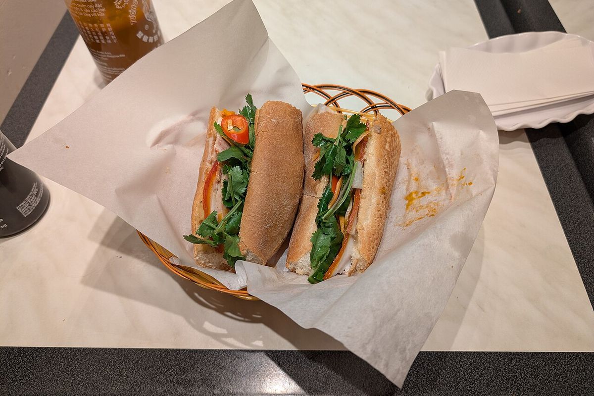 Banh mi terminado, listo para servir