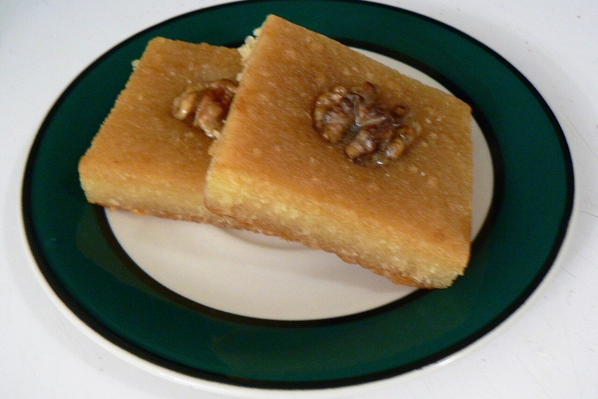 Basbousa terminado, listo para servir