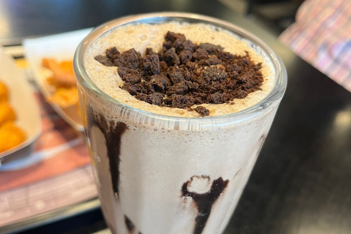 Batido de vainilla terminado, listo para servir