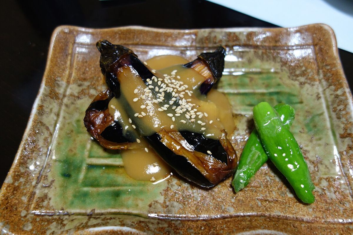 Berenjena con miso terminado, listo para servir