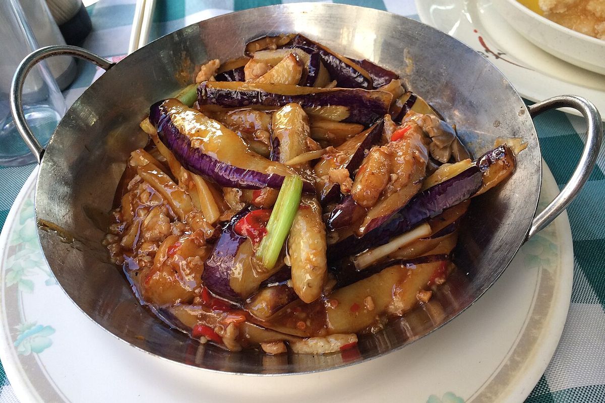 Berenjenas al estilo Sichuan terminado, listo para servir