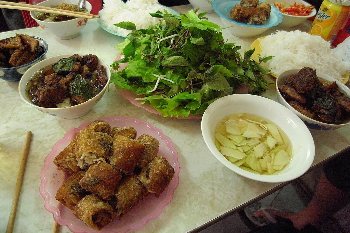 Bun cha terminado, listo para servir