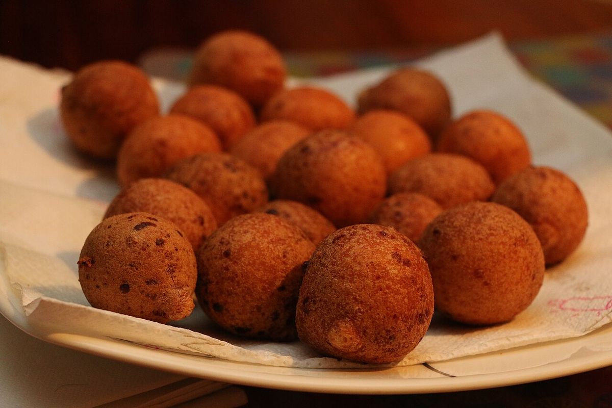 Buñuelos colombianos terminado, listo para servir