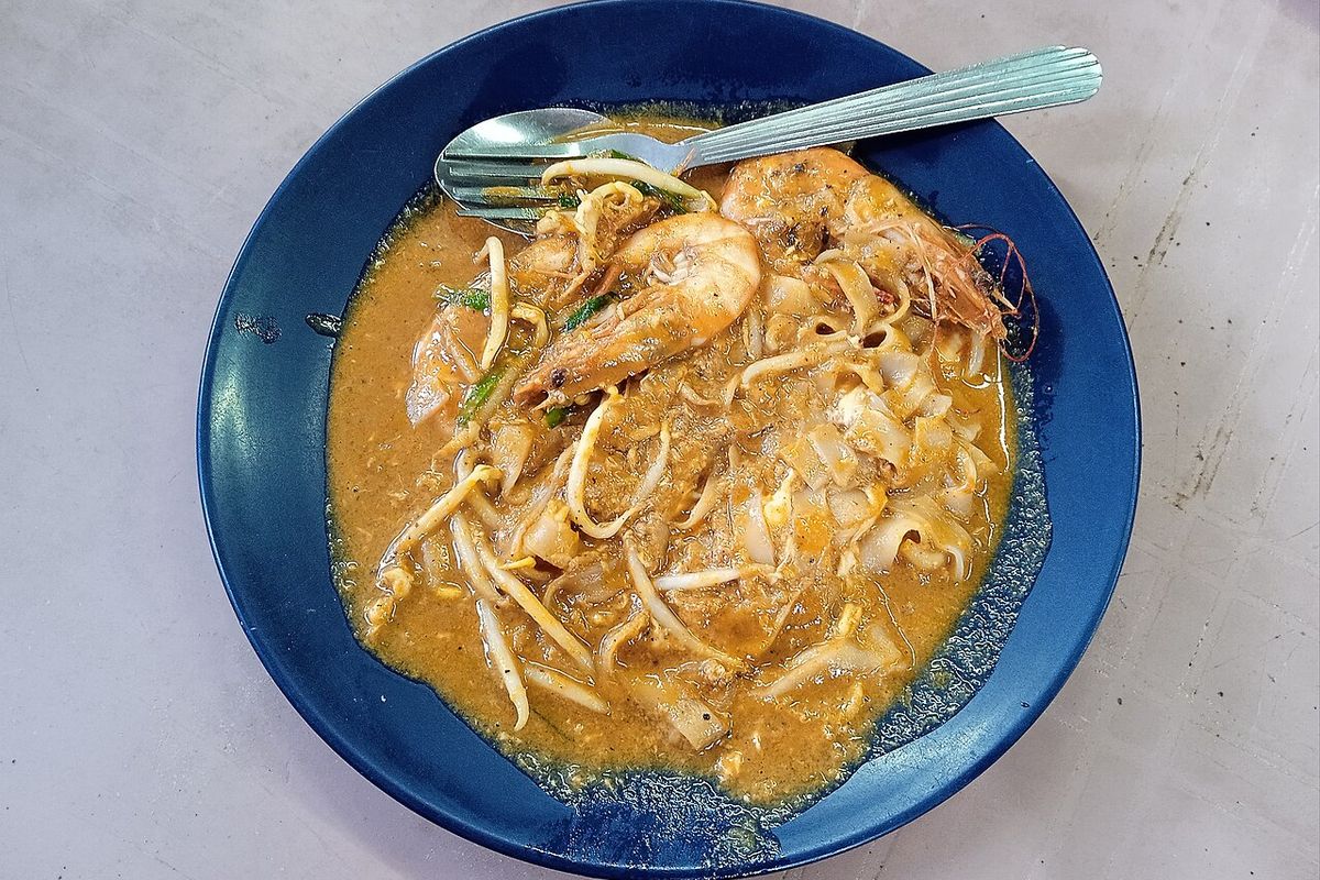 Char kway teow terminado, listo para servir