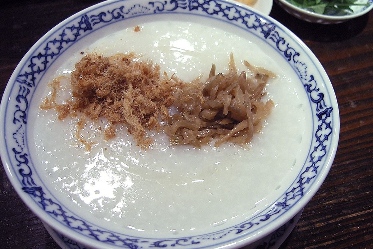 Congee terminado, listo para servir