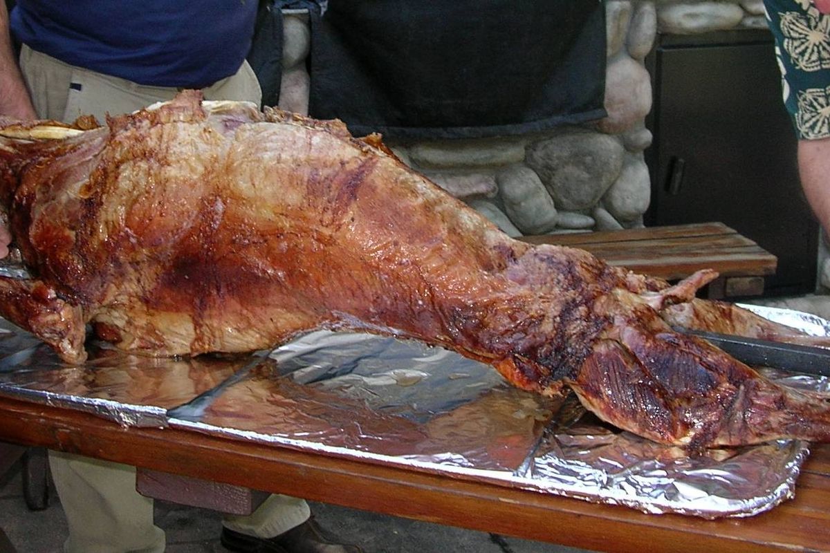 Cordero asado mauritano terminado, listo para servir