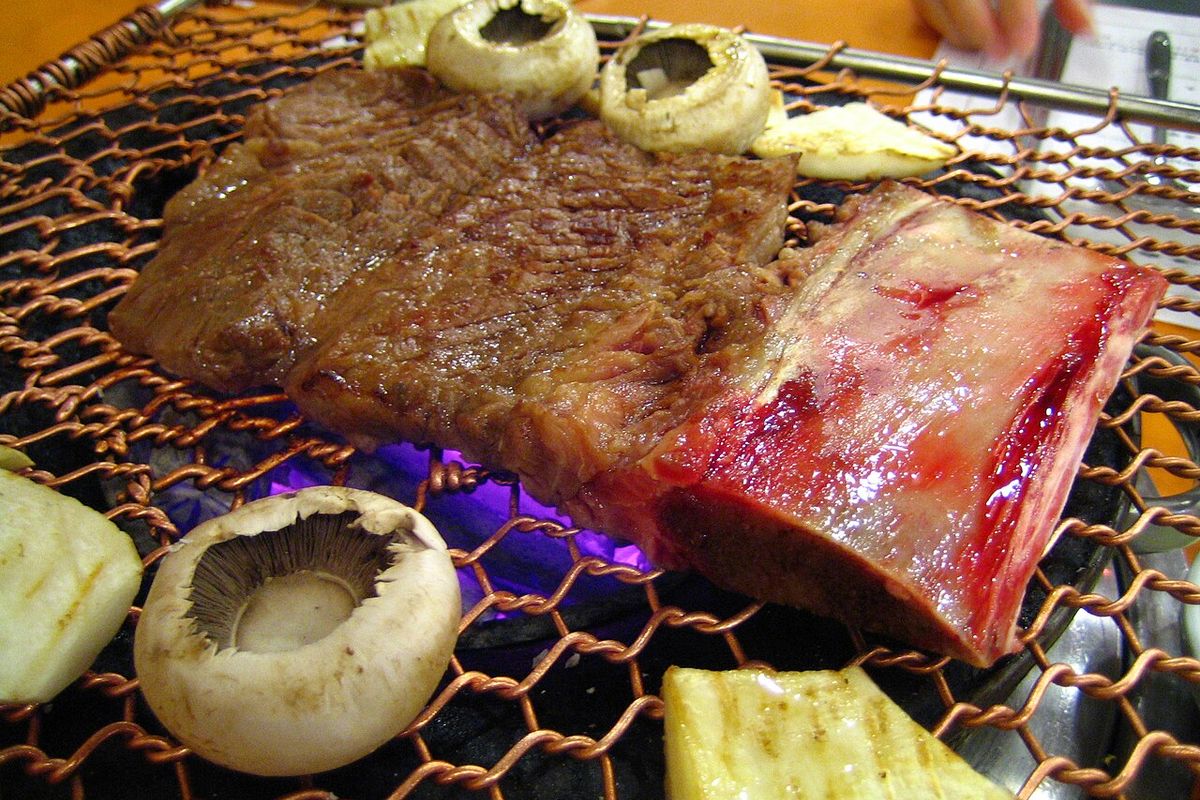 Costillas coreanas (galbi) terminado, listo para servir