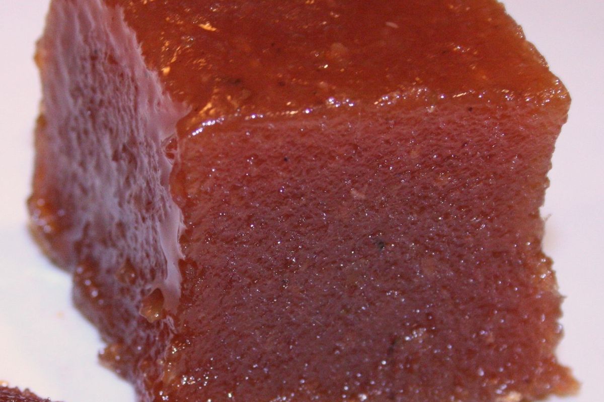 Dulce de membrillo casero terminado, listo para servir