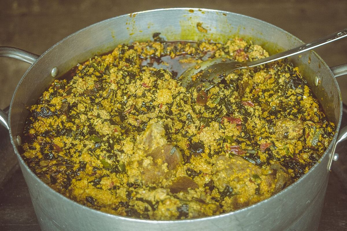 Egusi terminado, listo para servir