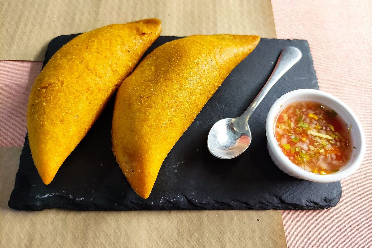 Empanadas colombianas terminado, listo para servir