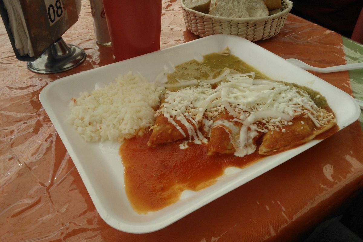 Enchiladas rojas terminado, listo para servir