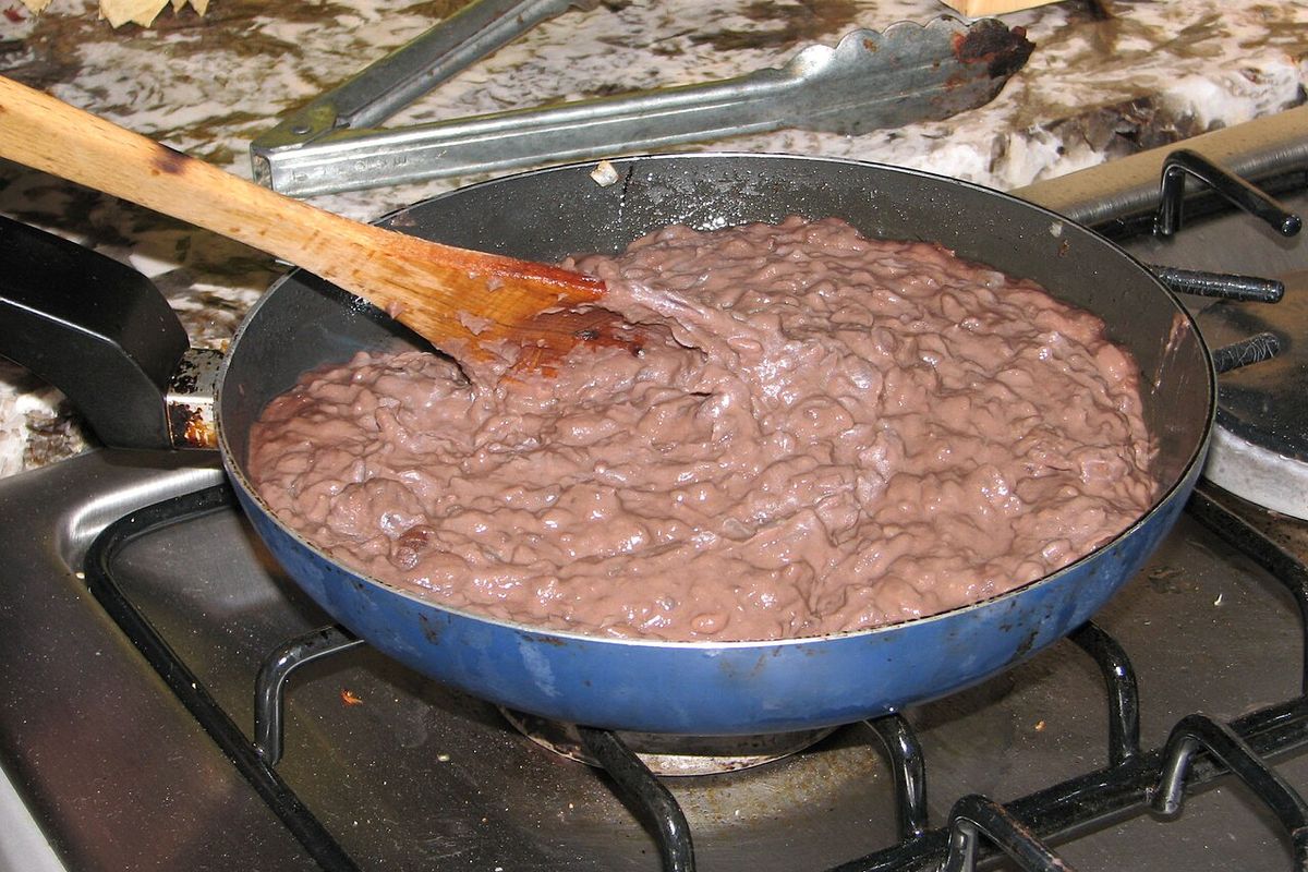 Frijoles refritos terminado, listo para servir