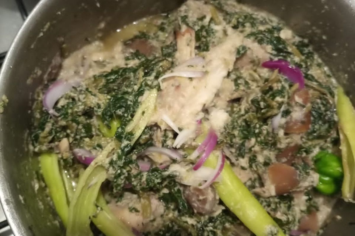 Gboma dessi terminado, listo para servir