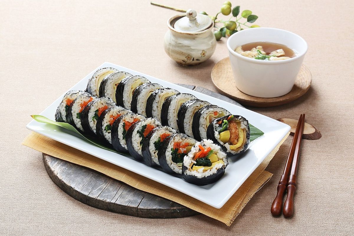 Kimbap terminado, listo para servir
