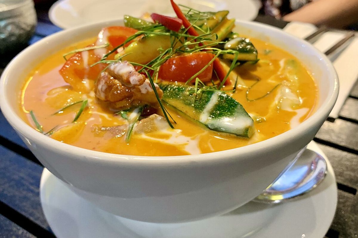 Laksa terminado, listo para servir
