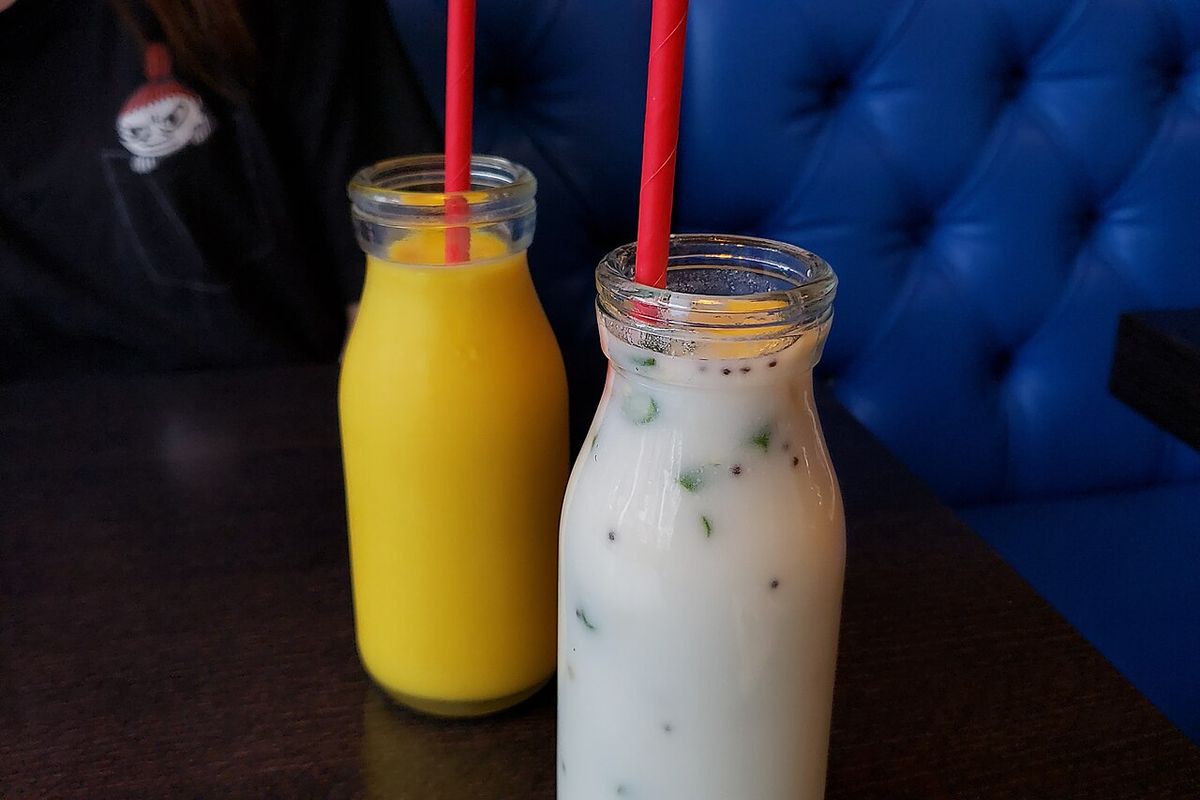 Lassi de mango terminado, listo para servir
