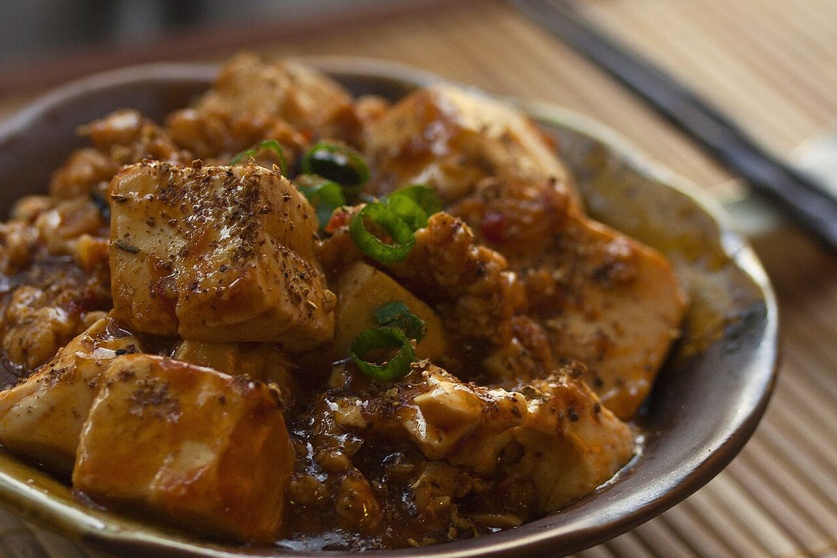 Mapo tofu terminado, listo para servir