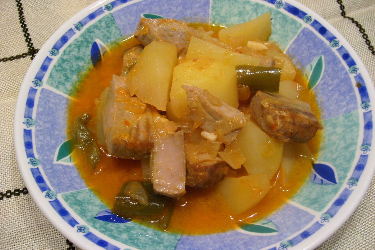 Marmitako terminado, listo para servir