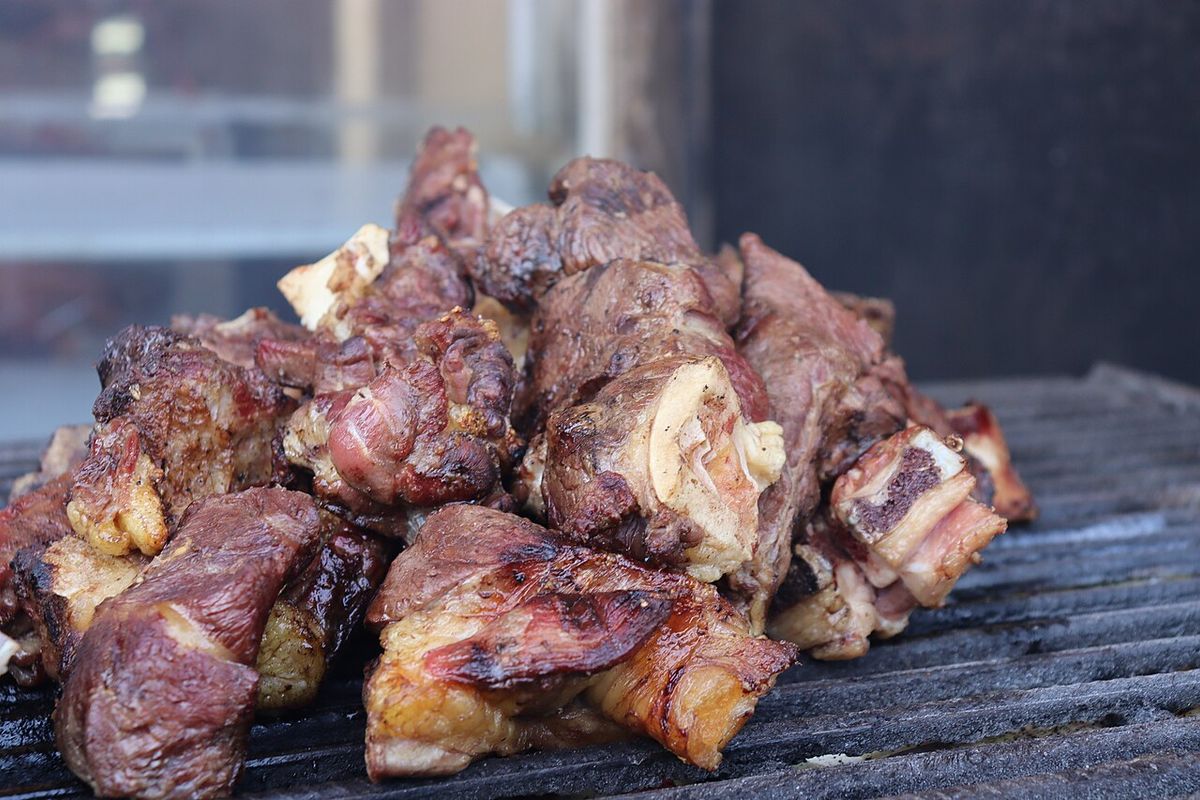 Nyama choma terminado, listo para servir