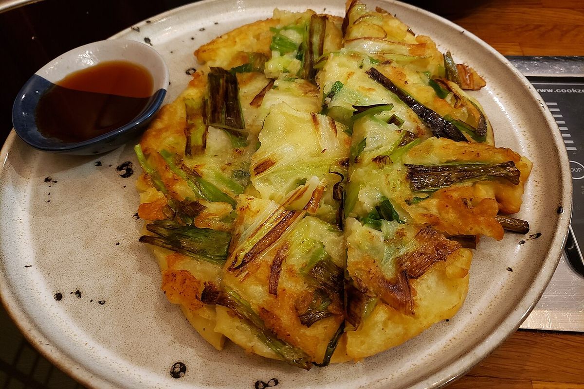 Pajeon de cebolleta terminado, listo para servir