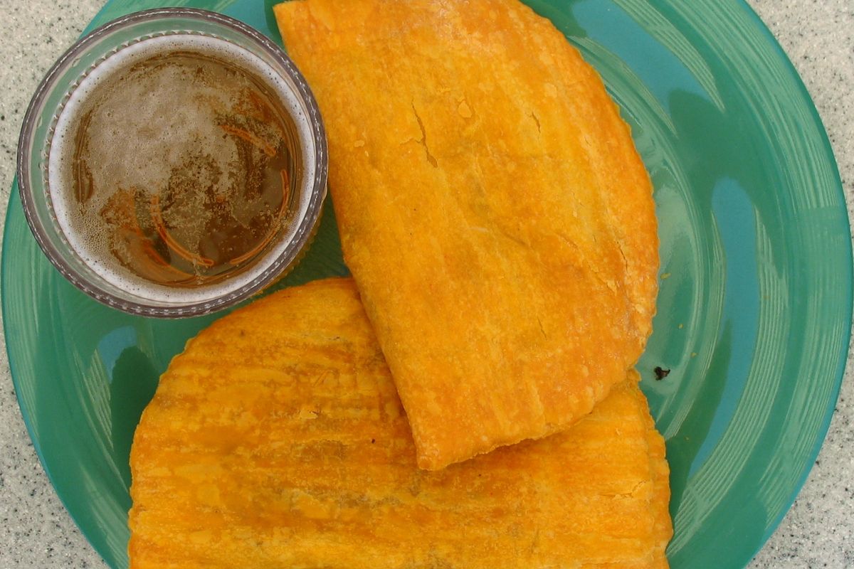 Patties jamaicanos terminado, listo para servir