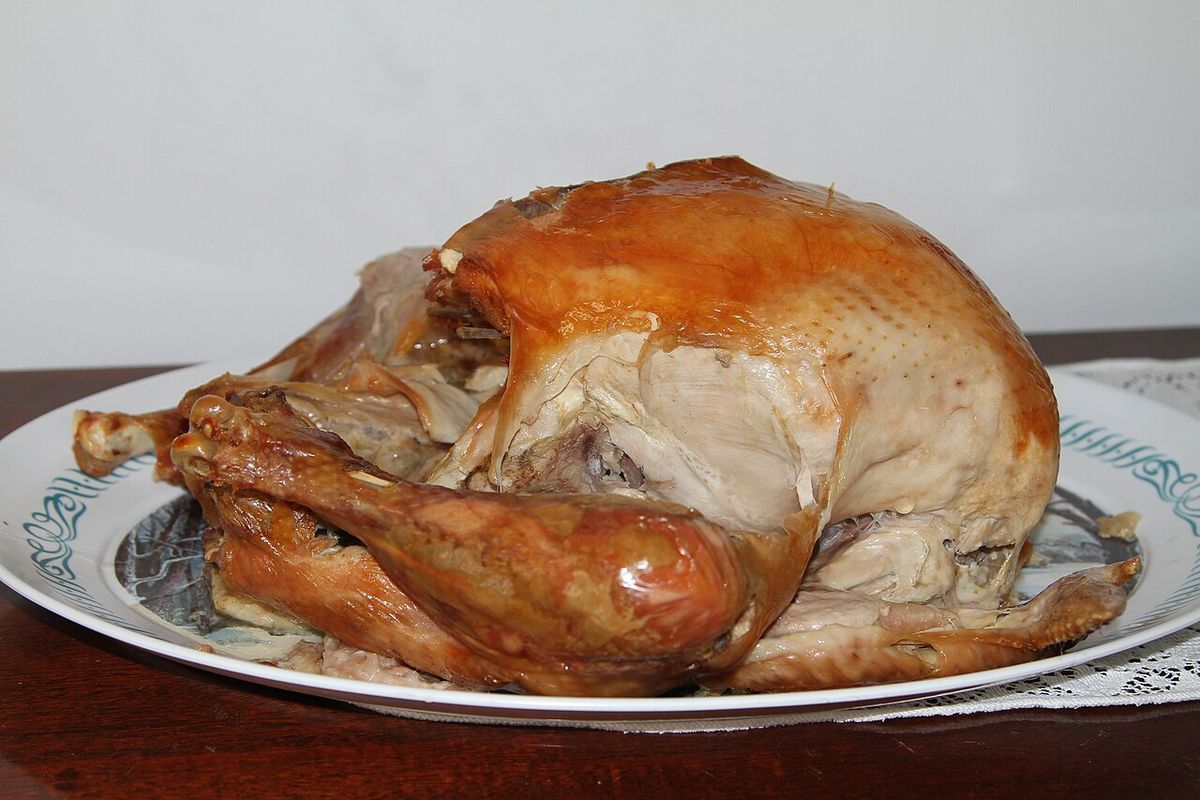 Pavo asado de Acción de Gracias terminado, listo para servir