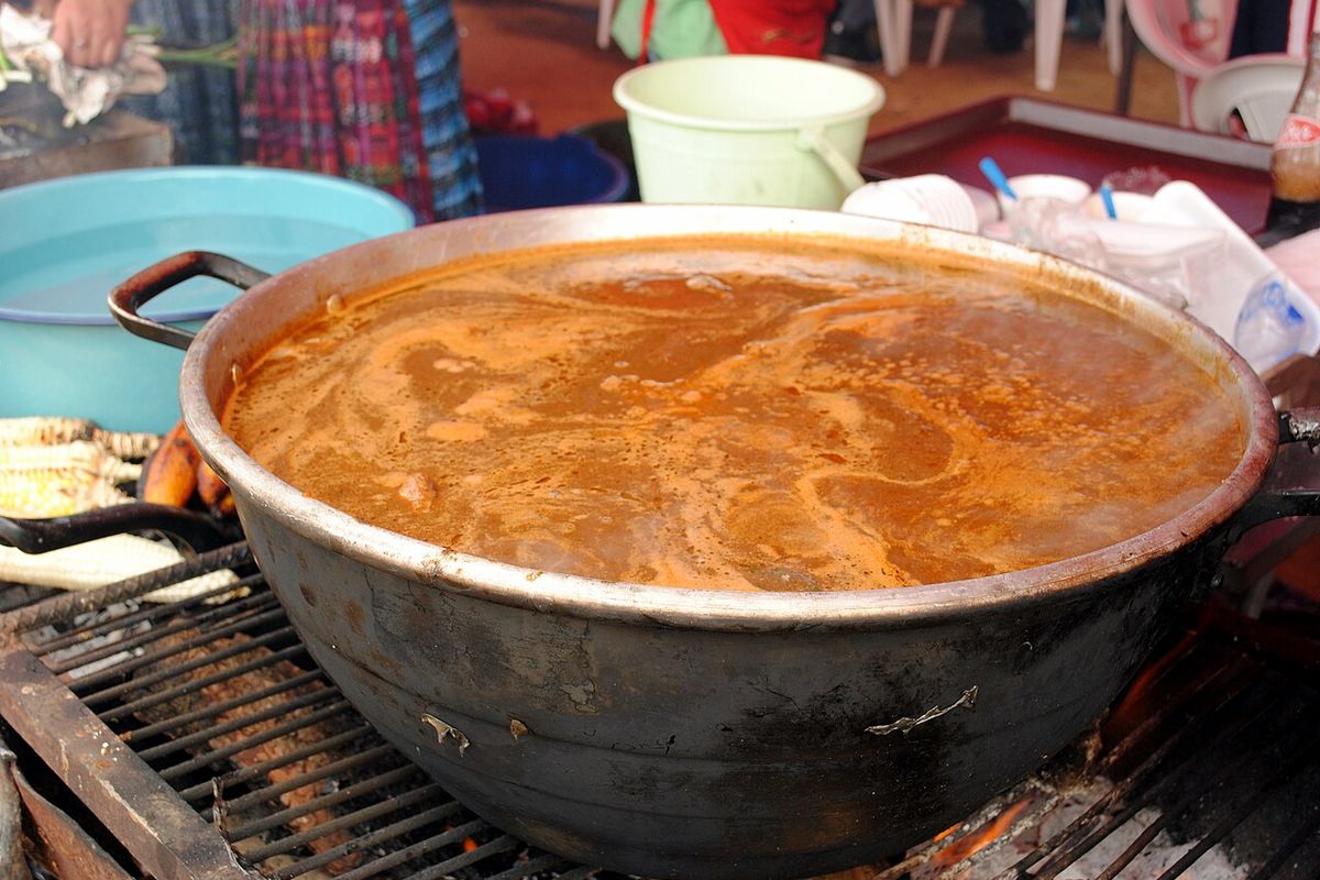Pepián de pollo terminado, listo para servir