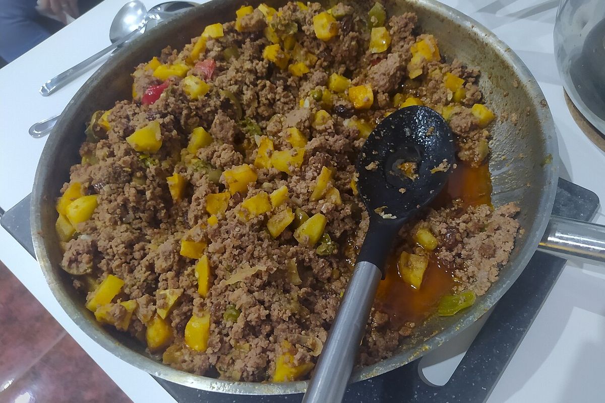 Picadillo a la habanera terminado, listo para servir