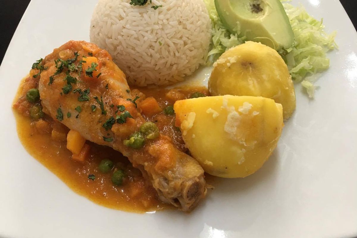 Pollo a la cerveza terminado, listo para servir