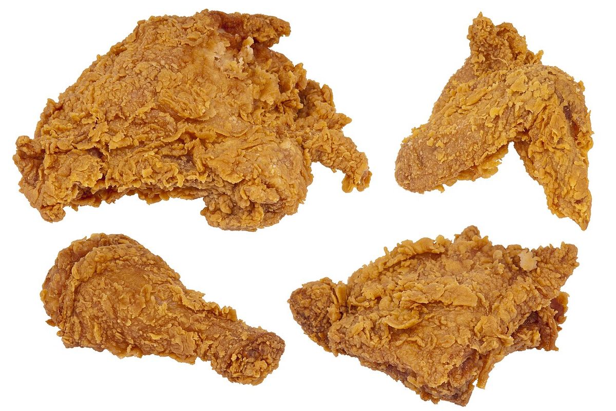 Pollo frito sureño terminado, listo para servir