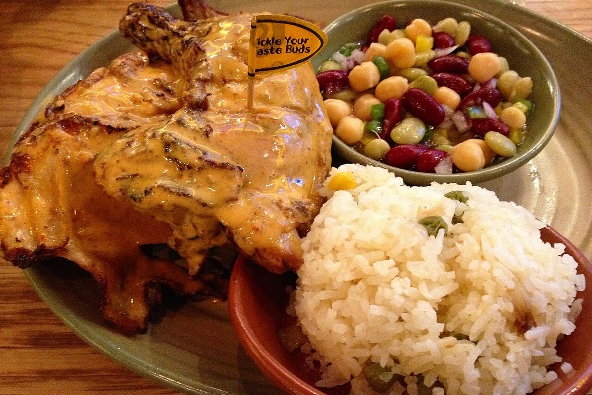 Pollo peri peri terminado, listo para servir