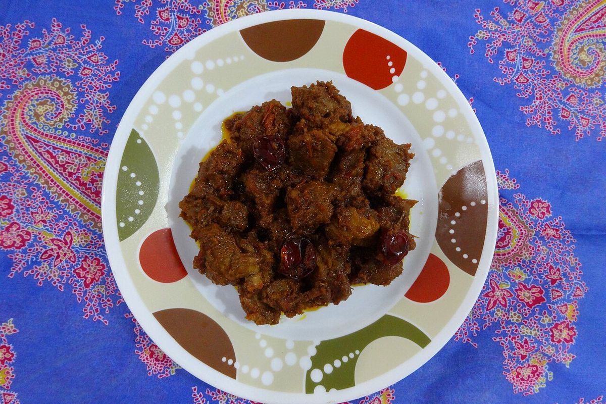 Rendang de ternera terminado, listo para servir