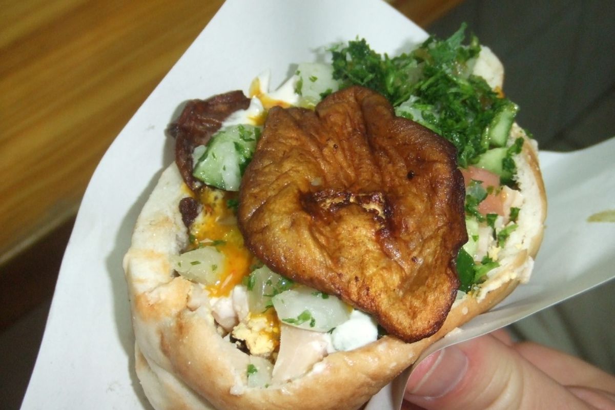 Sabich terminado, listo para servir