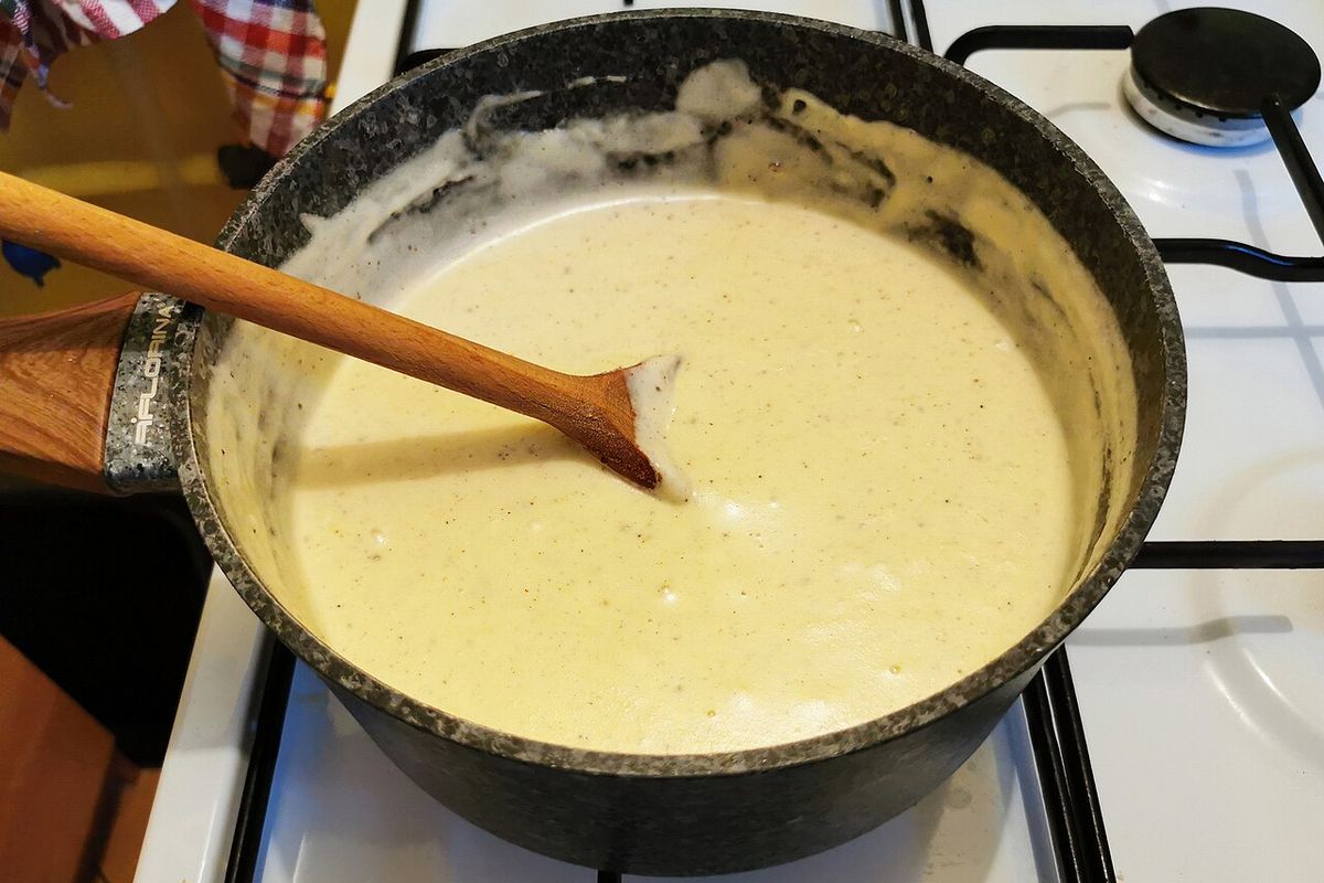 Salsa bechamel terminado, listo para servir