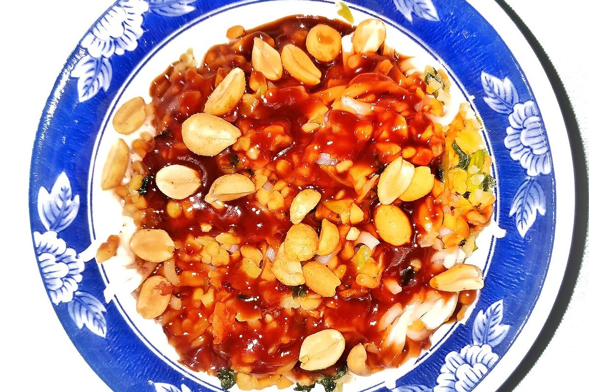 Salsa de cacahuete terminado, listo para servir
