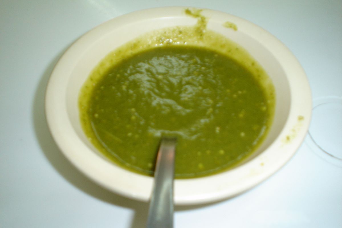 Salsa verde mexicana terminado, listo para servir