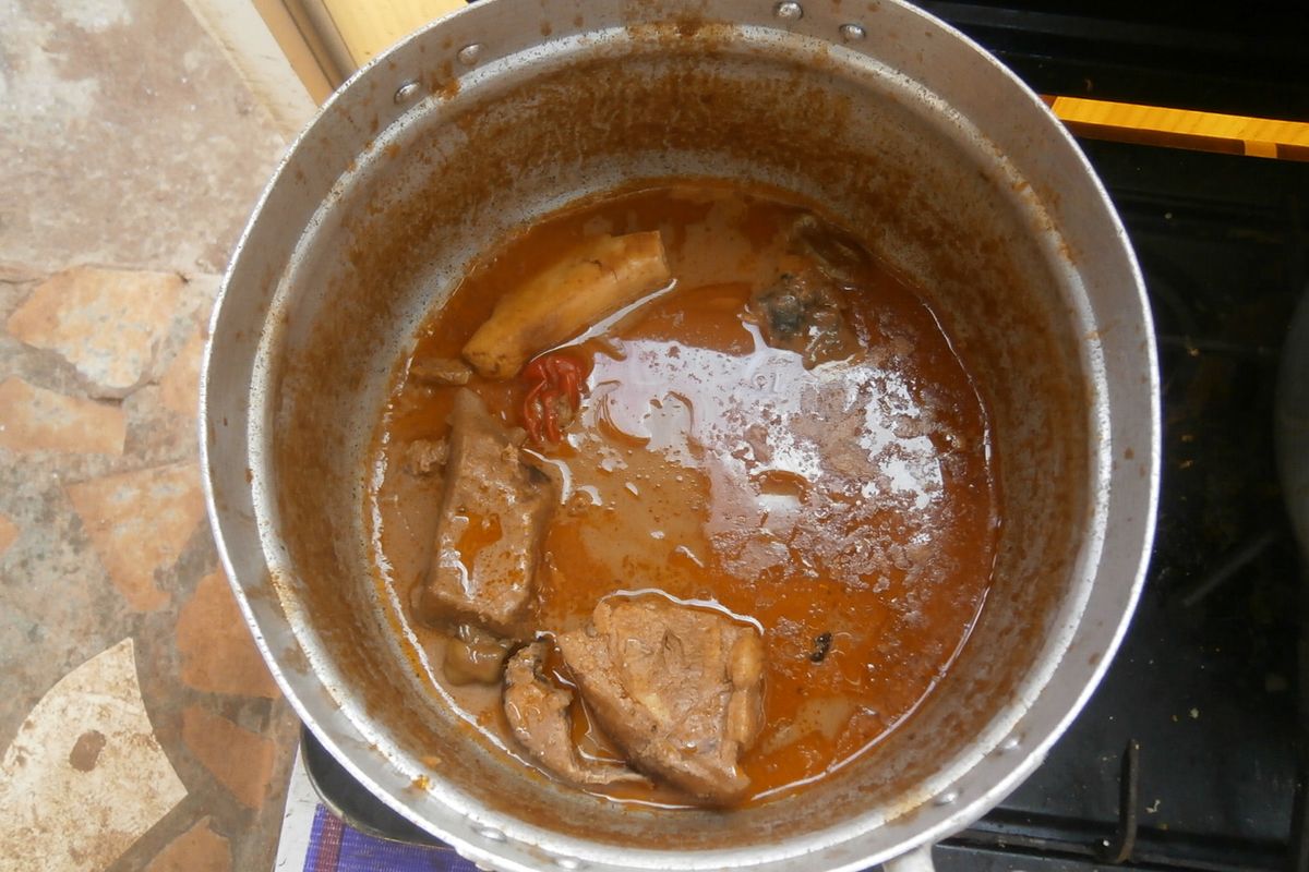 Sopa de cacahuete ghanesa terminado, listo para servir