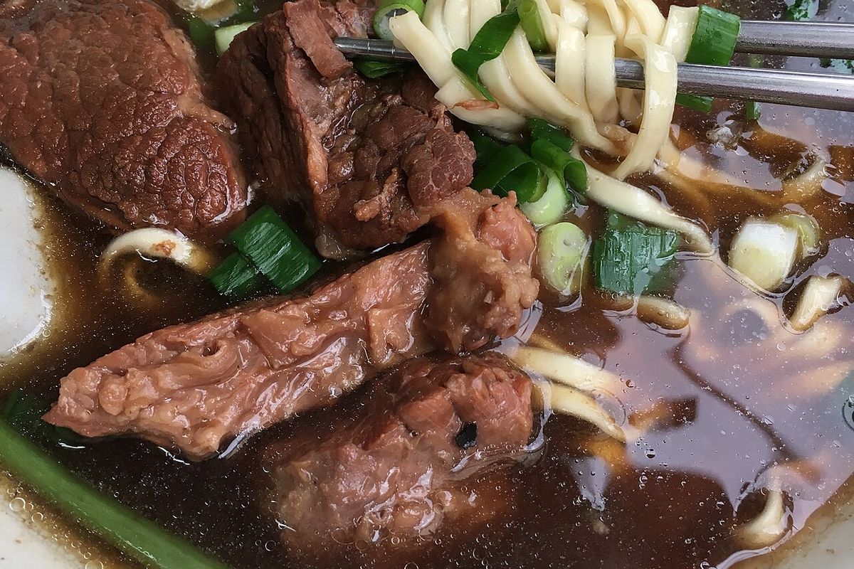 Ternera con fideos taiwanesa terminado, listo para servir