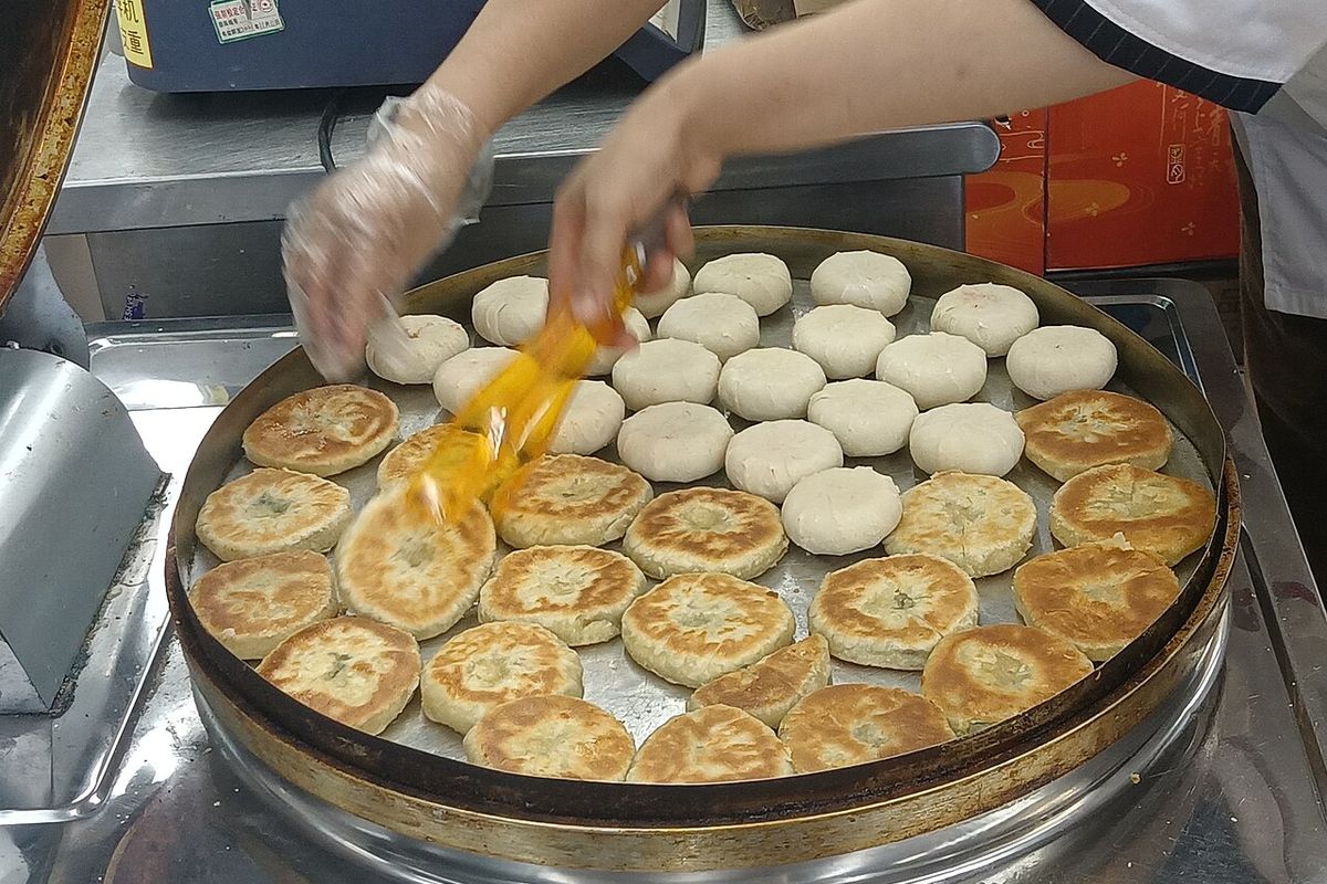 Tortitas chinas de cebolleta terminado, listo para servir