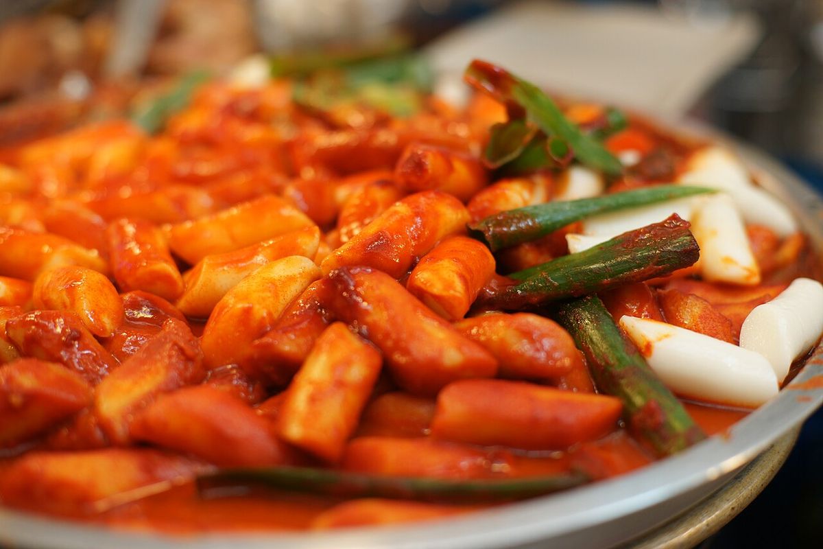 Tteokbokki terminado, listo para servir