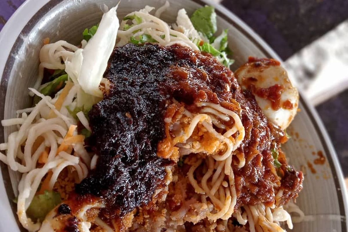 Waakye terminado, listo para servir